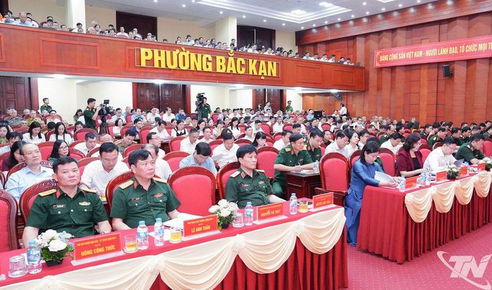 Đại biểu dự buổi tiếp xúc cử tri các xã phía Bắc Thái Nguyên.