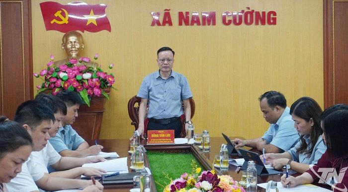 Các đại biểu tham dự buổi khảo sát tại xã Nam Cường.