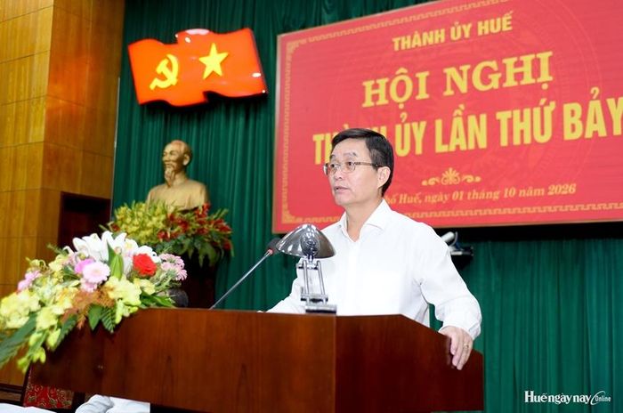 Bí thư Thành ủy Nguyễn Đình Trung phát biểu khai mạc hội nghị. 