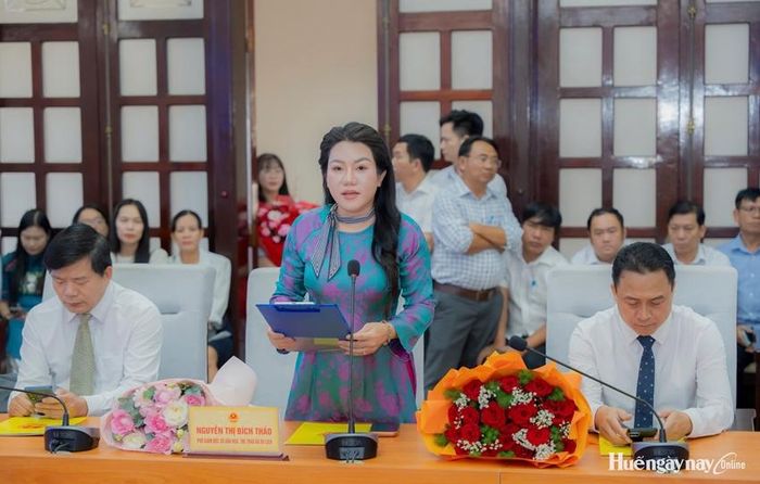 Bà Nguyễn Thị Bích Thảo, Phó Giám đốc Sở Văn hóa, Thể thao và Du lịch, đại diện các cán bộ phát biểu nhận nhiệm vụ.