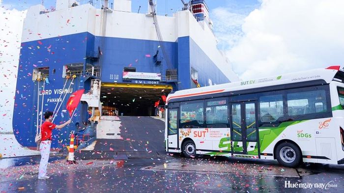  Kim Long Motor xuất cảng lô xe city buýt thuần điện cho đối tác. Ảnh: KimLong Motor