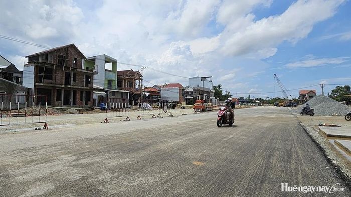 Mở rộng đường Nguyễn Hoàng - dự án sử dụng vốn đầu tư công đang được đẩy nhanh tiến độ. 