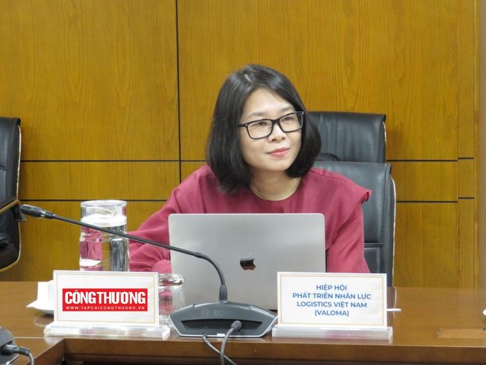 TS. Trần Thị Thu Hương, Ủy viên Ban Chấp hành, Trưởng Ban Truyền thông, Hiệp hội Phát triển nhân lực logistics Việt Nam (VALOMA) trao đổi tại buổi làm việc.
