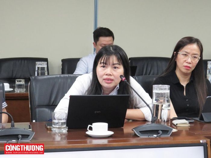 Đại diện Vietnam Post trao đổi về tình hình hoạt động thương mại điện tử xuyên biên giới trong lĩnh vực bưu chính - chuyển phát.