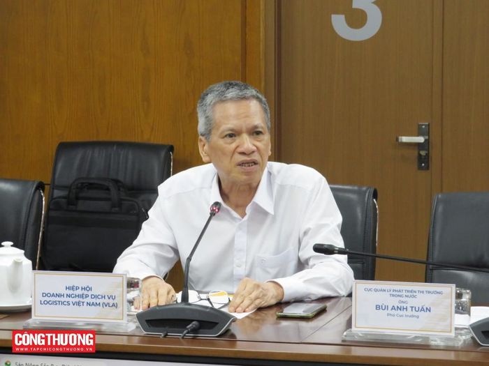 Ông Ngô Khắc Lễ, Phó Tổng thư ký Hiệp hội Doanh nghiệp dịch vụ logistics Việt Nam (VLA) trao đổi tại buổi làm việc.