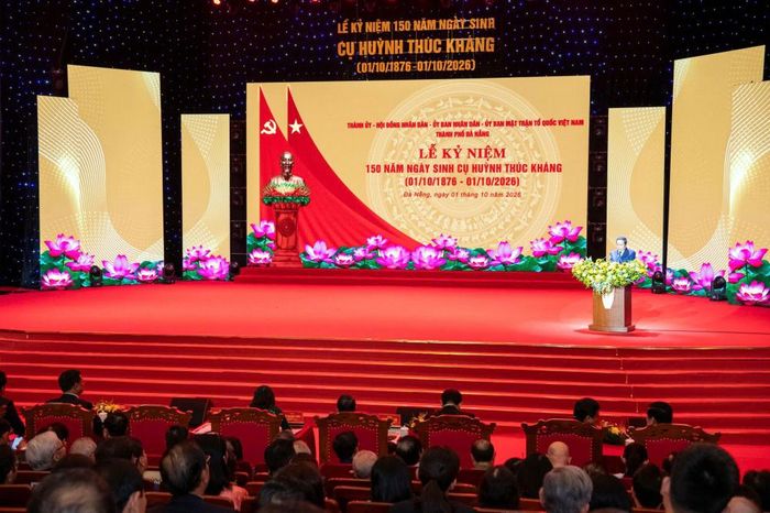 Chủ tịch Quốc hội cho rằng Đà Nẵng hôm nay đang mở ra một thời cơ phát triển mới với không gian rộng mở, tiềm năng lớn và những yêu cầu cao hơn. Ảnh: quochoi.vn