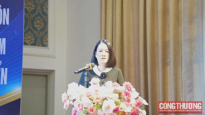 Bà Nguyễn Hoài Thương - Phó Giám đốc Sở Công Thương tỉnh Quảng Ninh tham luận tại Hội nghị