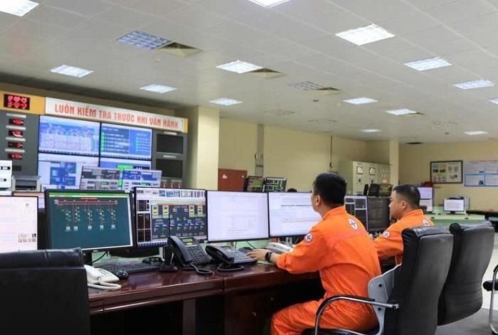 Hệ thống máy móc, thiết bị của Nhà máy được vận hành và theo dõi 24/7.