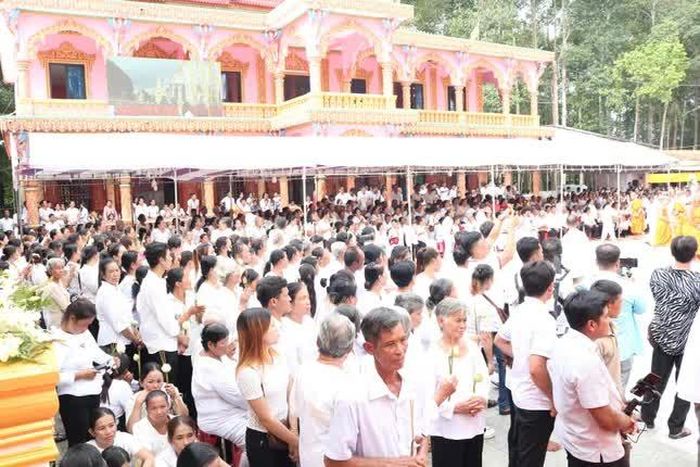 Đồng đảo Phật tử tham dự