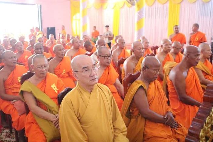 Chư tôn đức Thường trực Ban Trị sự Phật giáo tỉnh Vĩnh Long chứng minh buổi lễ