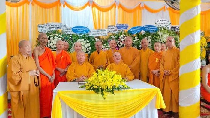 Lưu niệm cùng môn đồ pháp quyến Hòa thượng tân viên tịch, tại chùa Chà