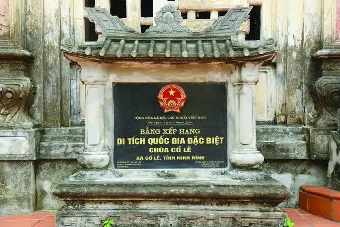 Bia điêu khắc Bằng xếp hạnh Di tích quốc gia đặc biệt