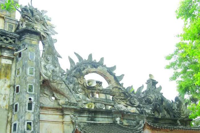 Phù điêu hình Phật và rồng