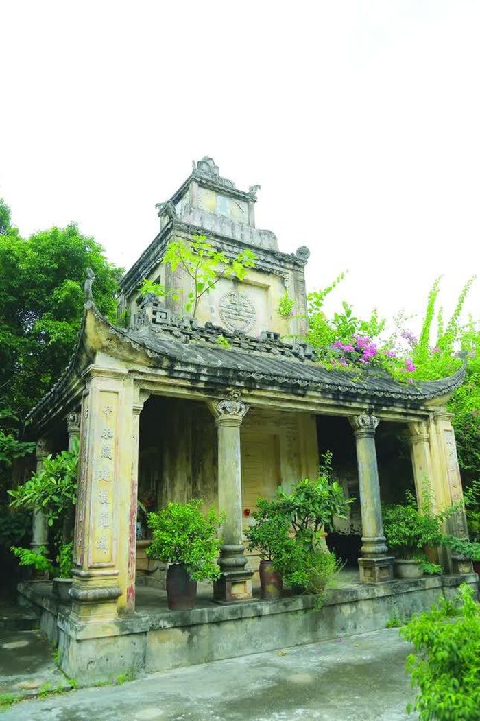 Tháp Hòa thượng Thích Quang Tuyên; Tháp Hòa thượng Thích Thế Long