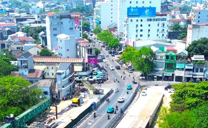 Tuyến đường Bà Triệu đoạn từ cầu Vỹ Dạ đến đường Nguyễn Thái Học sẽ được nâng cấp mở rộng theo quy hoạch.