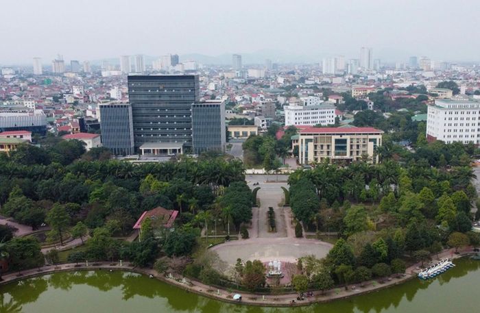 Trụ sở UBND tỉnh cùng với các sở, ban, ngành sẽ được chuyển sang vị trí mới sau khi khu trung tâm hành chính mới được xây dựng.