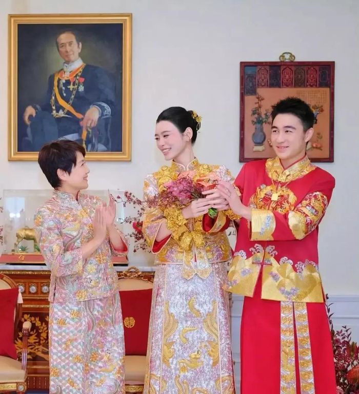 Vợ chồng Hề Mộng Dao - Hà Du Quân và bà Lương An Kỳ.