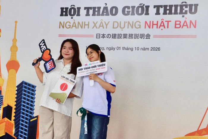 Sinh viên Trường Đại học Xây dựng Miền Tây hào hứng tham gia chương trình.