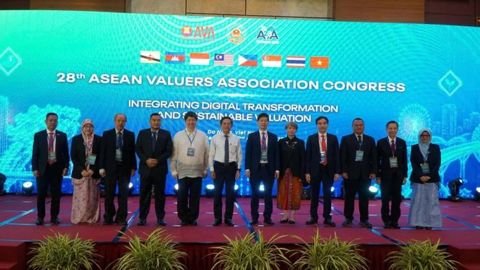 Đại diện các đoàn tham dự chụp ảnh tại hội nghị. Ảnh: Hà Minh