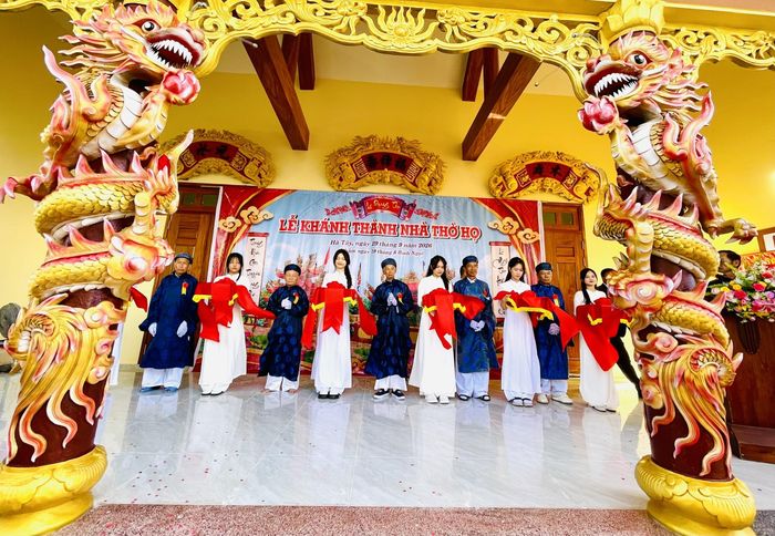 Lễ cắt băng khánh thành nhà thờ họ Lê Quang ở thôn Hà Tây