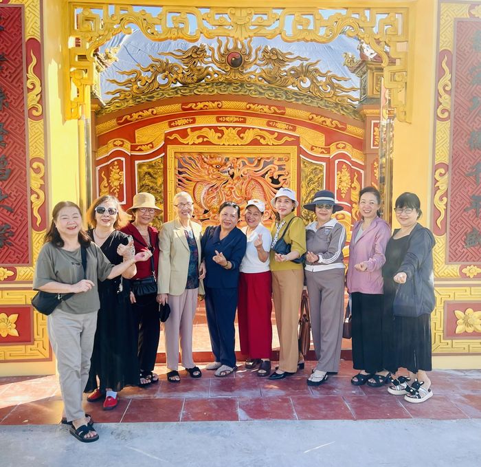 Con cháu từ thành phố Đà Nẵng rất phấn khởi về dự ngày hội của họ Lê Quang↵