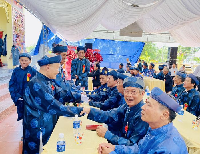 Niềm vui của đại diện các dòng họ trên địa bàn về dự Lễ khánh thành