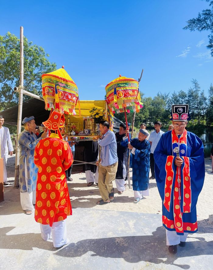 Lễ rước Tổ Tiên vào thờ tự ở nhà thờ họ Lê Quang mới xây dựng xong ↵