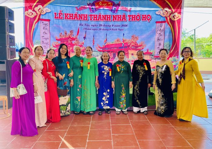 Niềm vui của con cháu khi về dự lễ