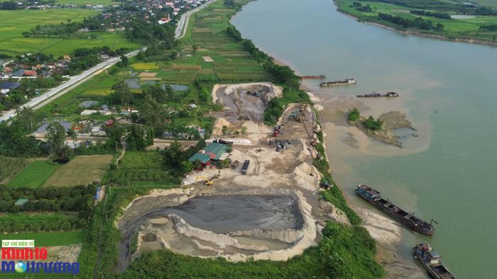 Hàng loạt bến thuỷ nội địa, mỏ cát, sỏi tại các xãHưng Nguyên Nam, Lam Thành và Kim Liên được lãnh đạo tỉnh Nghệ An kiểm tra, chấn chỉnh. Ảnh: Nguyên Công