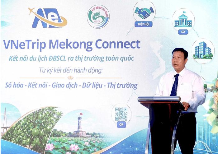 Phó Tổng Giám đốc Công ty Cổ phần Thương mại – Dịch vụ VNeTrip Nguyễn Thanh Sử phát biểu tại lễ khai trương Văn phòng đại diện tại tỉnh Vĩnh Long