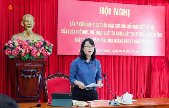 Phó Trưởng đoàn chuyên trách Đoàn ĐBQH TP. Hồ Chí Minh Trần Thị Diệu Thúy phát biểu. Ảnh: Hoa Lê