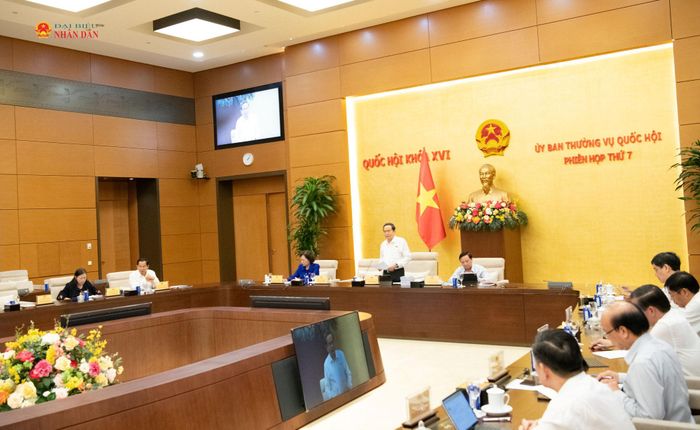 Quang cảnh phiên họp