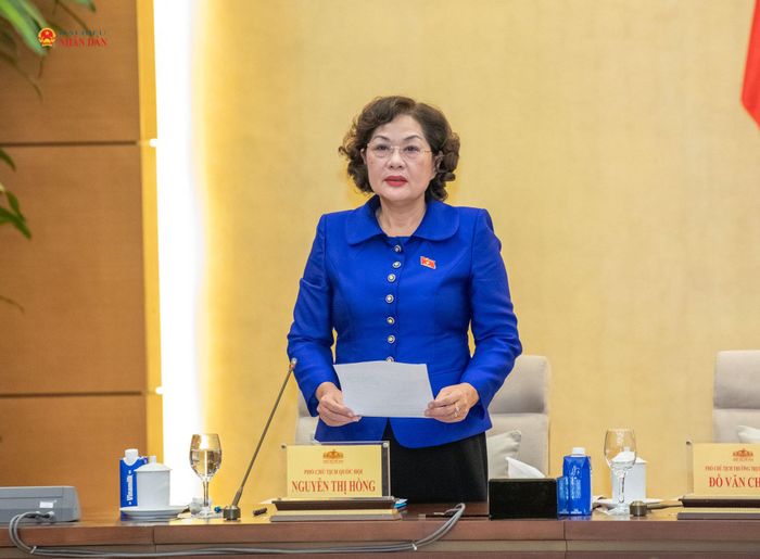 Phó Chủ tịch Quốc hội Nguyễn Thị Hồng điều hành phiên họp