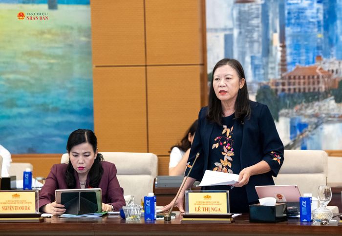 Chủ nhiệm Ủy ban Dân nguyện và Giám sát Lê Thị Nga phát biểu