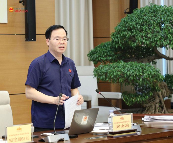 Phó Chủ nhiệm Ủy ban Khoa học, Công nghệ và Môi trường Trần Văn Khải phát biểu