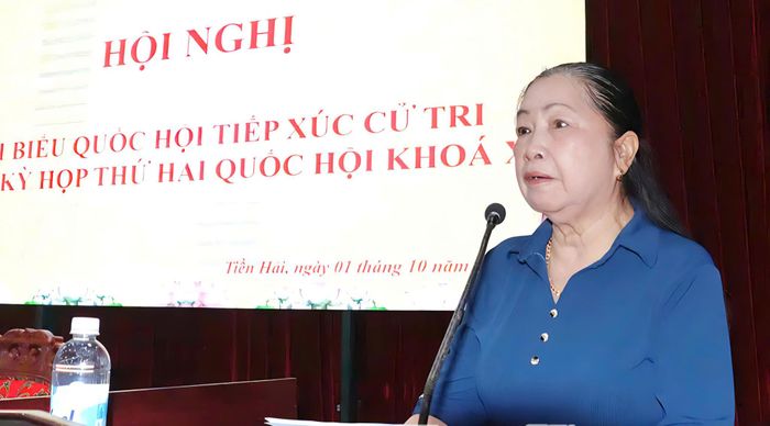 Cử tri xã Tiền Hải phát biểu ý kiến tại hội nghị. Ảnh: Thu Hiền