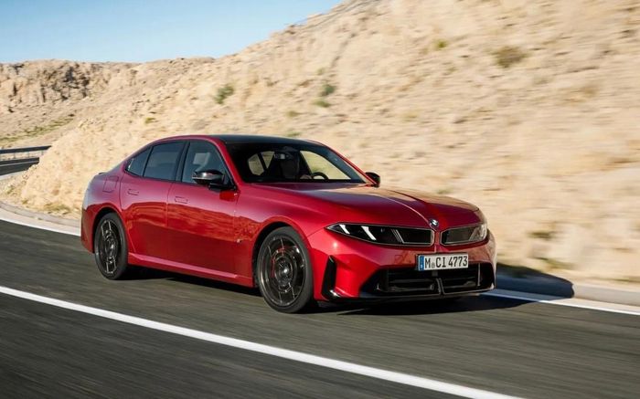 Phiên bản M3 chưa xuất hiện và mạnh nhất hiện là M350. Ảnh: BMW