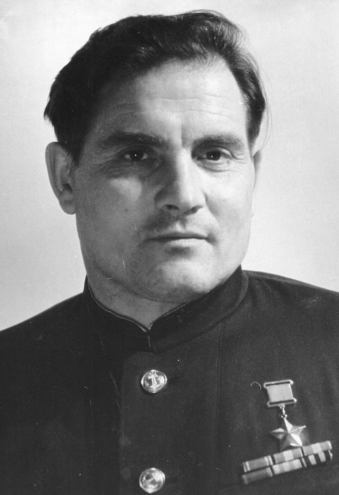 Phi công Liên Xô Mikhail Devyataev