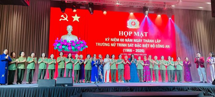 Các học viên Nữ trinh sát đặc biệt tại cuộc gặp mặt kỷ niệm 60 năm “Trường Y”, tháng 9/2026.