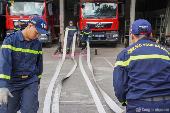 Việc tập luyện giúp các chiến sĩ luôn đảm bảo việc sẵn sàng làm nhiệm vụ bất cứ lúc nào.