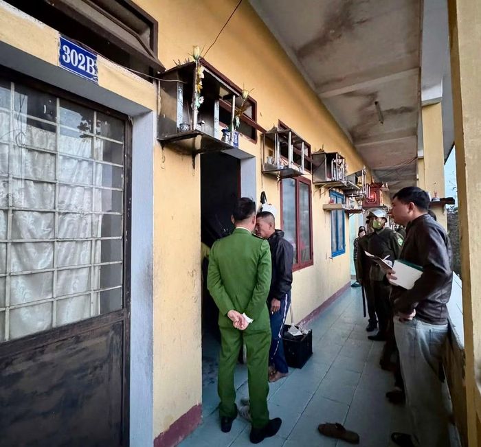 Tiến hành test ma túy cho hàng trăm người dân tại Khu chung cư Phú Hậu.