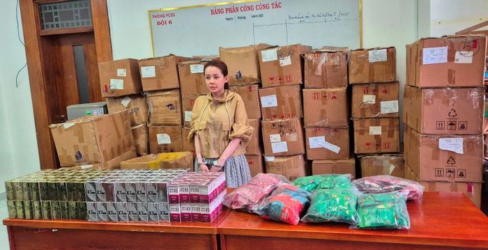 Võ Thị Ngọc Ngân (Ngân 98) cùng tang vật.
