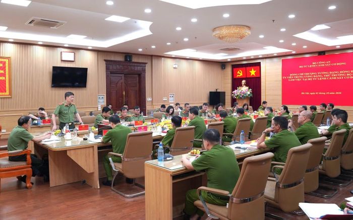 Toàn cảnh buổi làm việc.