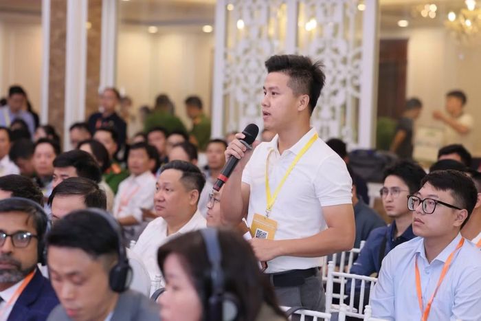 Đại diện lãnh đạo các đơn vị trao đổi, hướng dẫn và giải đáp nhiều vấn đề, trong đó có thẩm định thiết kế PCCC đối với các dự án xây dựng.