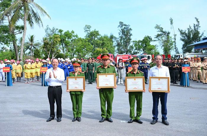 Nhiều tập thể, cá nhân trong lực lượng cảnh sát PCCC&CNCH Công an Nghệ An được các cấp ngành khen thưởng.