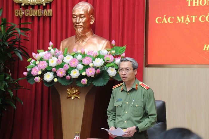 Thiếu tướng Nguyễn Quốc Toản phát biểu tại họp báo.