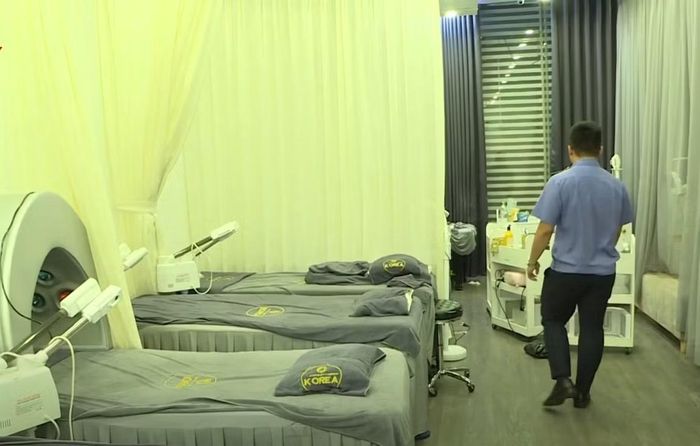Bên trong một cơ sở hành nghề của nhóm đối tượng.