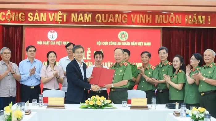 Hội Cựu CAND Việt Nam ký kết chương trình phối hợp với Hội Luật gia Việt Nam.