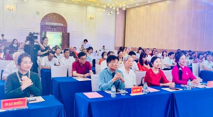 Các đại biểu và đại diện Hội Khuyến học các địa phương dự chương trình.