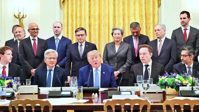 Tổng thống Donald Trump ký sắc lệnh chính thức thay thế thuật ngữ AI bằng SI. Ảnh: Getty Images